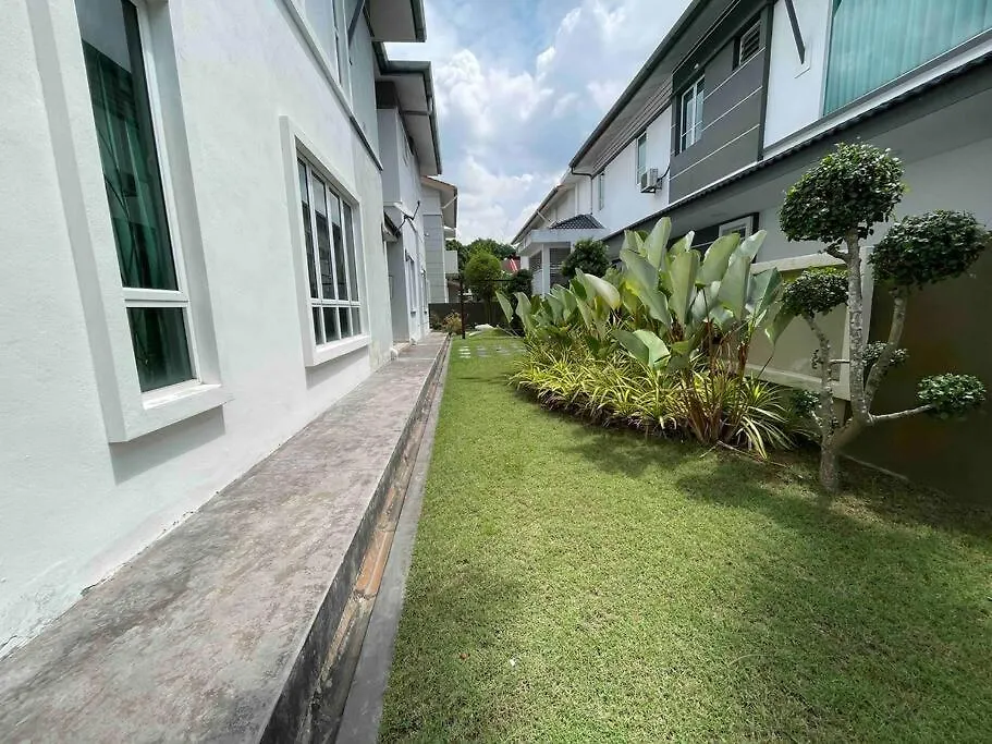 Holiday home Bungalow In Exclusive Area Nibung Tebal Malaysia